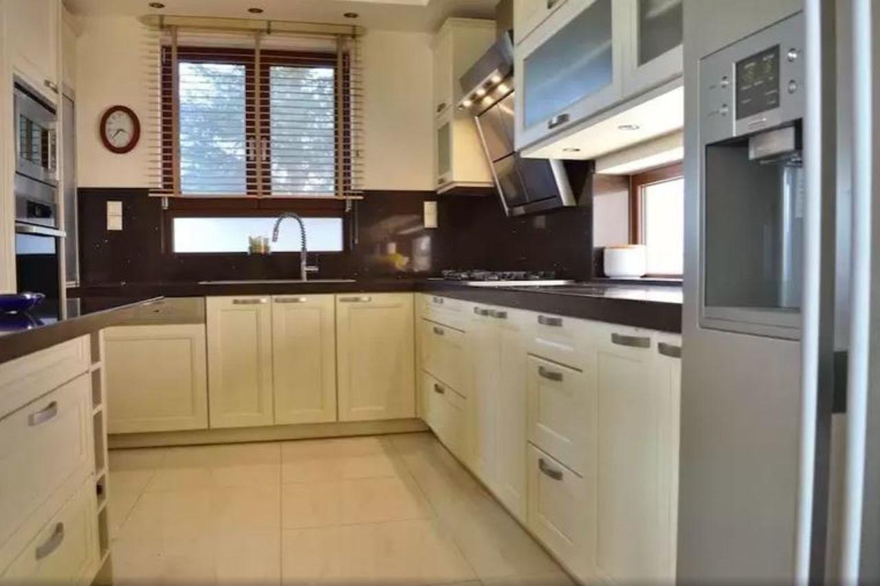 Luxurious Rea Villa *