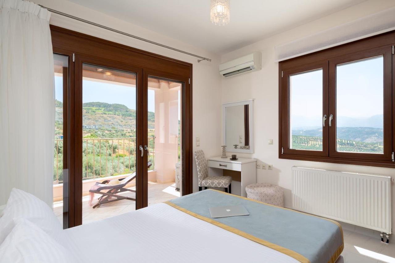 Luxurious Rea Villa Iraklion